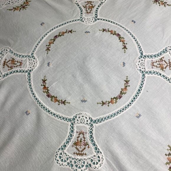 Vtg Tablecloth and Runner crochet embroidered cross stitch - Picture 4 of 8